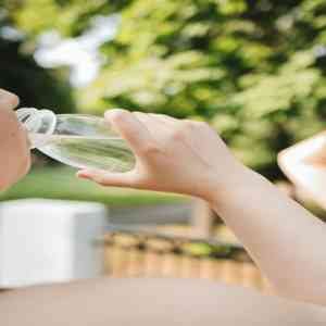 شرب الماء بانتظام وتأثيره على الجسم والعقل